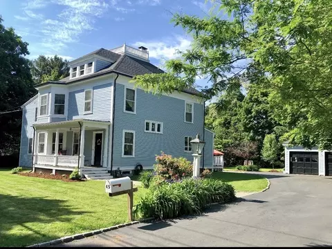 45 Walnut Rd, Hamilton, MA 01982