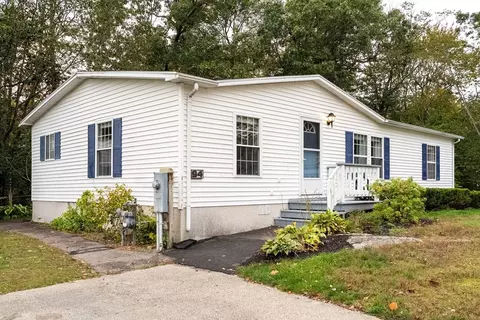94 Leisurewoods Dr, Rockland, MA 02370