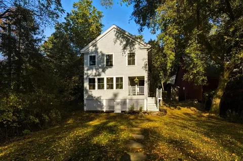8 Wood St, Groveland, MA 01834