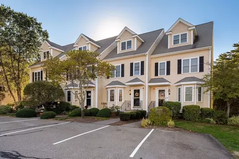 38 Copper Lantern Ln #38, Carver, MA 02330