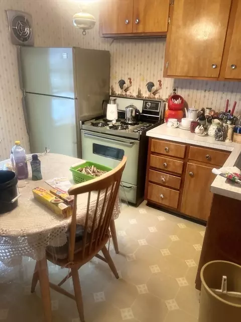 82 Wellington St, Fall River, MA 02720 photo 9