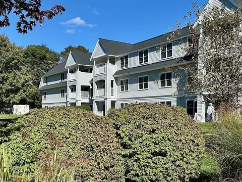 110 Dillingham Ave #224, Falmouth, MA 02540