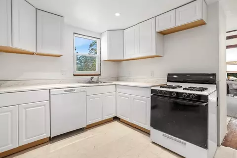 Kitchen - 25 Martin Rd, Reading, MA 01867 photo 1 of 2