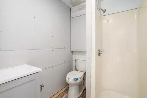 Bath - 25 Martin Rd, Reading, MA 01867 photo 3 of 4