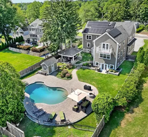 83 Altamont Ave, Melrose, MA 02176