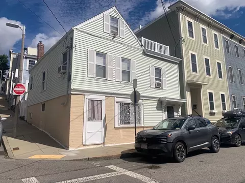 15 Russell St, Charlestown, MA 02129