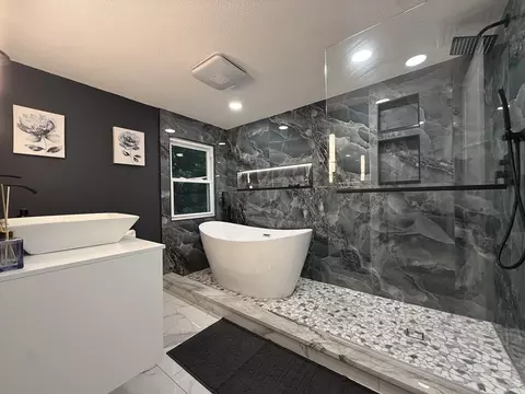 19 Normandy Rd, Springfield, MA 01106