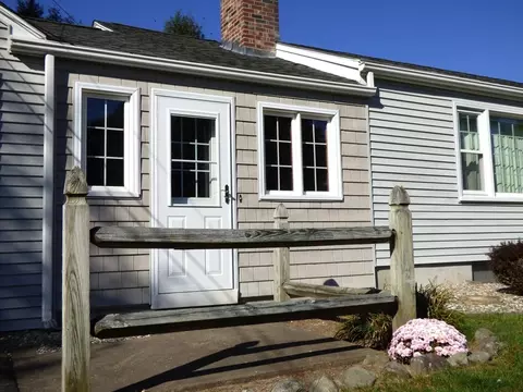 96 Winding Ln, Springfield, MA 01118 photo 2
