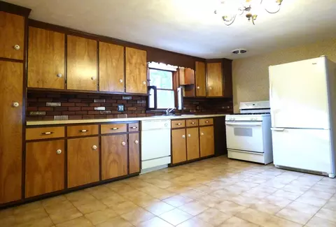 96 Winding Ln, Springfield, MA 01118 photo 6