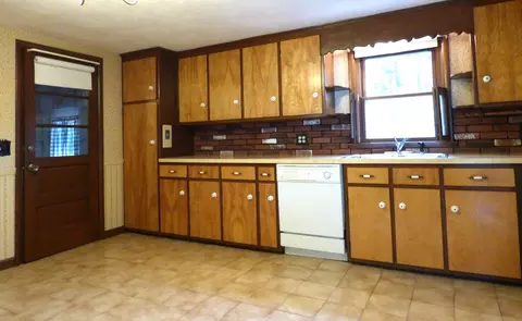 96 Winding Ln, Springfield, MA 01118 photo 9
