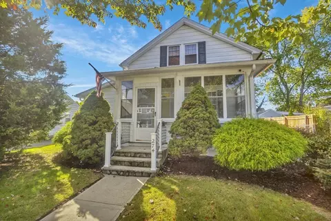 274 Abbott St, Springfield, MA 01118 photo 2