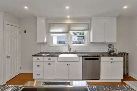 274 Abbott St, Springfield, MA 01118 photo 9
