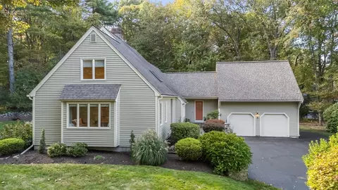 28 Garvey Rd, Framingham, MA 01701