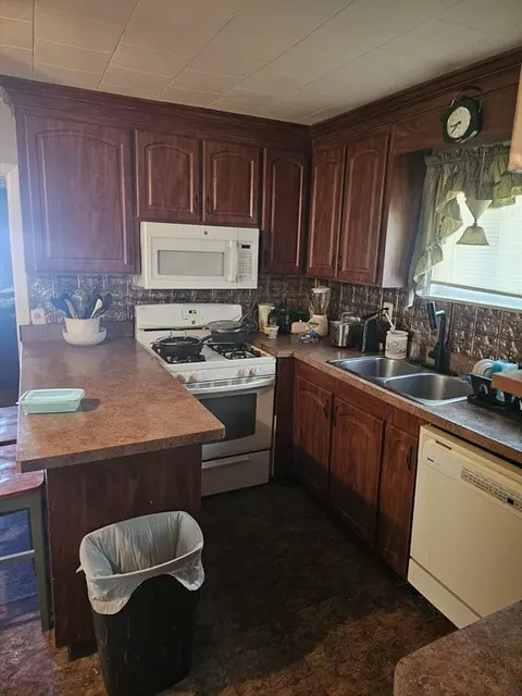 82 Montaup, Fall River, MA 02724 photo 6