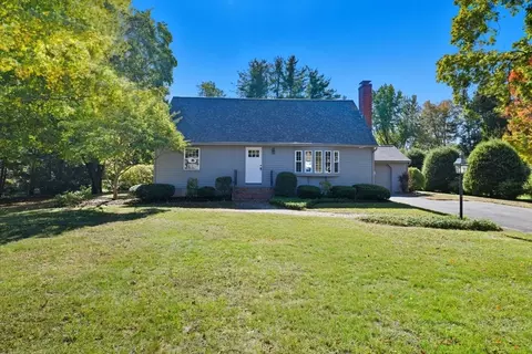12 Edwill Rd, East Longmeadow, MA 01028