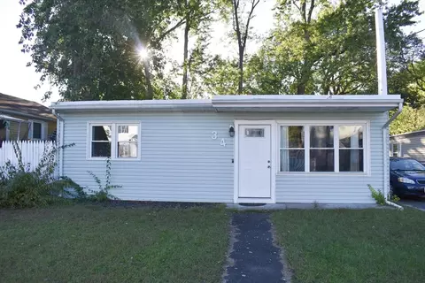 34 Wallace St, Springfield, MA 01119 photo 3