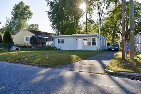 34 Wallace St, Springfield, MA 01119 photo 2