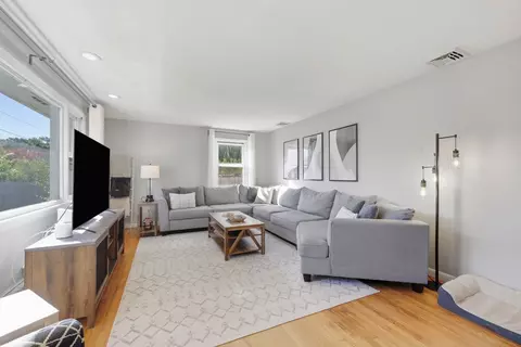 Living - 20 Connolly St, Springfield, MA 01151 photo 1 of 4