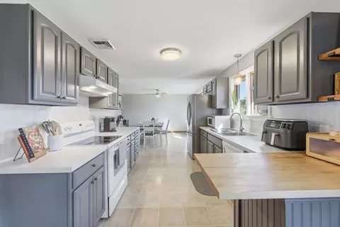 Kitchen - 20 Connolly St, Springfield, MA 01151 photo 3 of 6