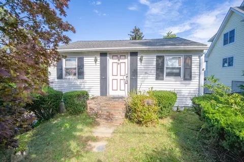 9 Kingston Rd, Plymouth, MA 02360