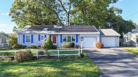 204 Arcadia Blvd, Springfield, MA 01118
