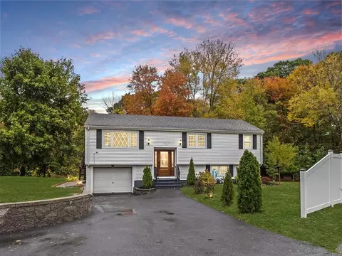 217 Park St, North Reading, MA 01864