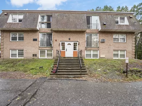 82 Boylston Ln #16, Lowell, MA 01852