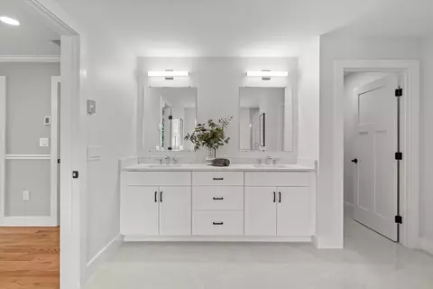 Entry Way - 7 Avery St, Needham, MA 02494 photo 2 of 2
