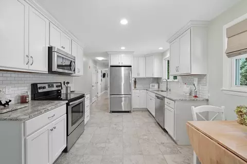 69 Fedak Dr, Chicopee, MA 01013 photo 6