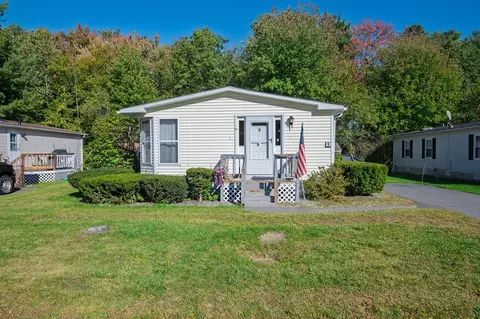 1 Canterbury Ln, Rockland, MA 02370
