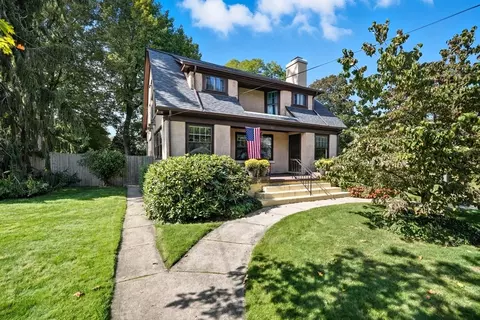 31 Wellesley Rd, Holyoke, MA 01040