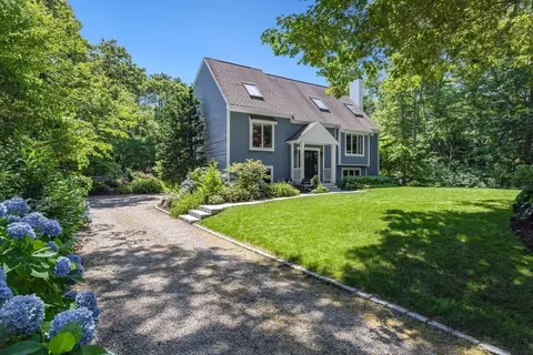 121 Streeter Hill Rd, Falmouth, MA 02556