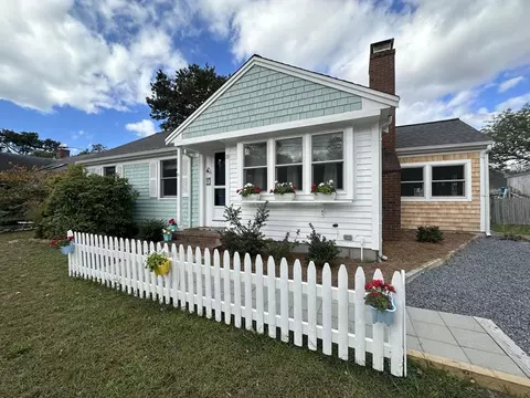 19 Standish Way, Dennis, MA 02639