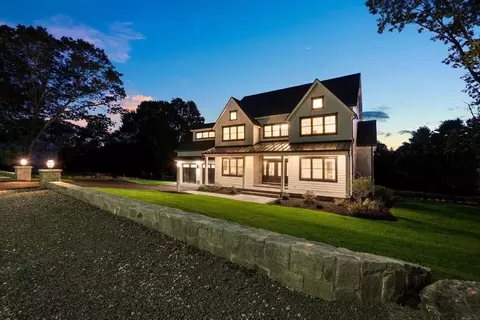 382 S Border Rd, Winchester, MA 01890