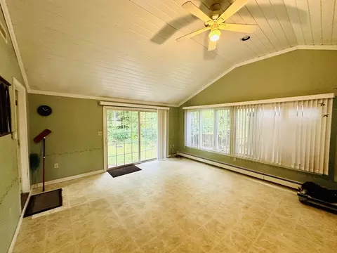 64 Maplewood Dr, Townsend, MA 01469 photo 3