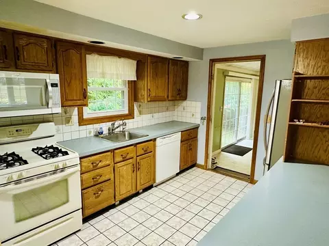 64 Maplewood Dr, Townsend, MA 01469 photo 5