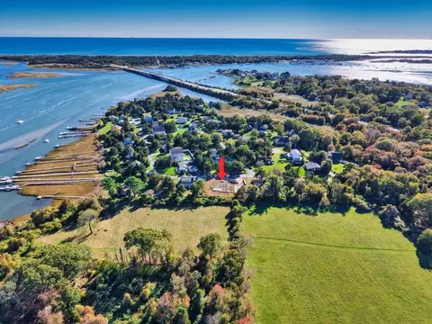 96 Masquesatch Rd, Westport, MA 02791