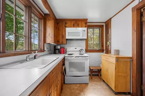 Kitchen - 95 Crockett Rd, Upton, MA 01568 photo 4 of 4