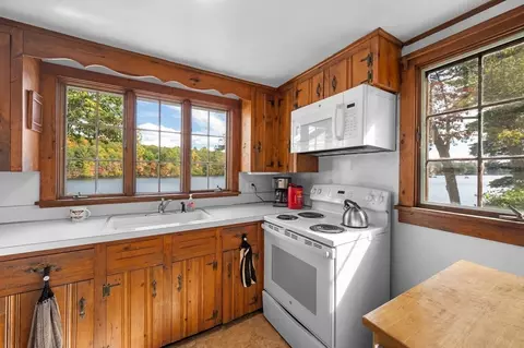 Kitchen - 95 Crockett Rd, Upton, MA 01568 photo 3 of 4