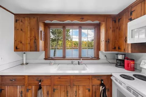 Kitchen - 95 Crockett Rd, Upton, MA 01568 photo 2 of 4