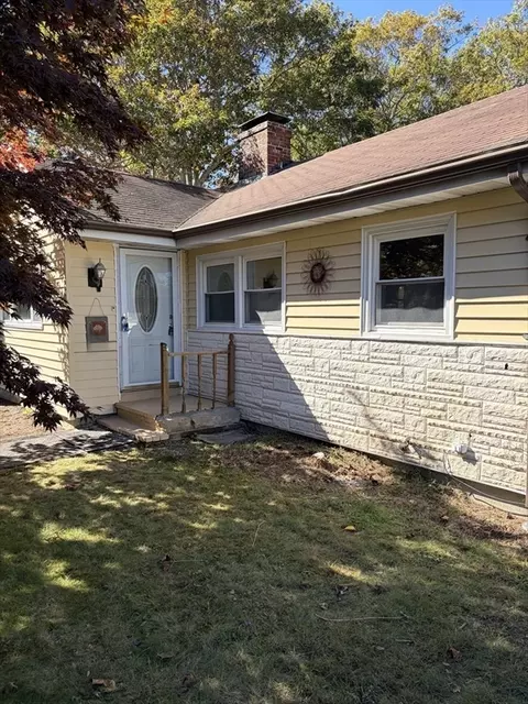 68 Ellisville Dr, Plymouth, MA 02360