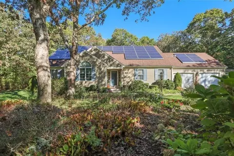 184 Monhegan Rd, Falmouth, MA 02536