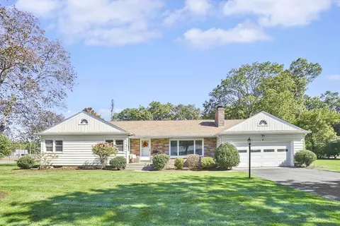 7 Viscount Rd, Longmeadow, MA 01106