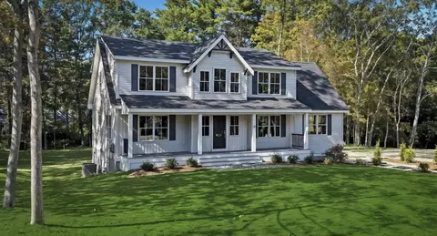 8 Mansion Dr, Topsfield, MA 01983