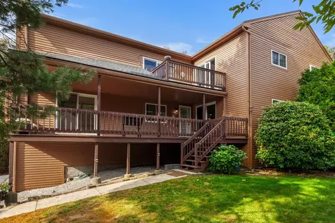 33 Country Club Ln #D, Milford, MA 01757