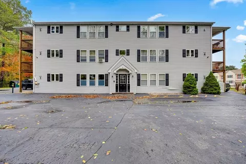 8 Warsaw Ave #1, Dudley, MA 01571