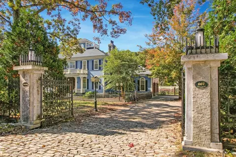 667 Grove St, Worcester, MA 01605