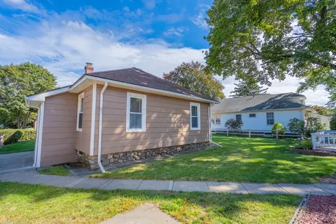 Exterior - 22 Sherbrook Ave, Worcester, MA 01604 photo 5 of 7