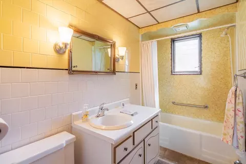 Bath - 22 Sherbrook Ave, Worcester, MA 01604 photo 1 of 1
