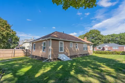 Exterior - 22 Sherbrook Ave, Worcester, MA 01604 photo 3 of 7